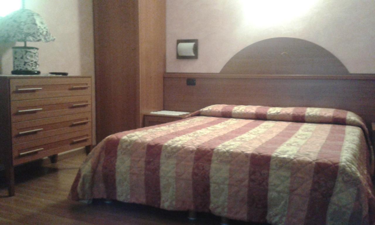 Hotel Cristallo Cerreto Laghi Szoba fotó