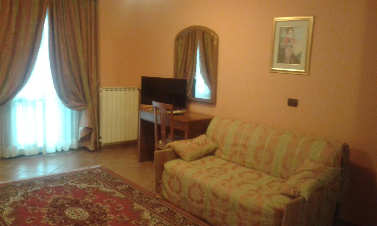 Hotel Cristallo Cerreto Laghi Kültér fotó