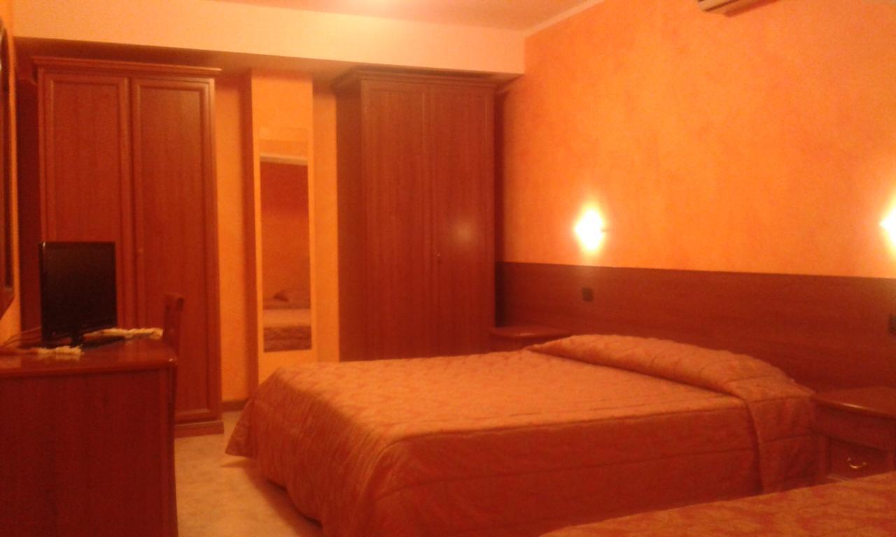Hotel Cristallo Cerreto Laghi Kültér fotó
