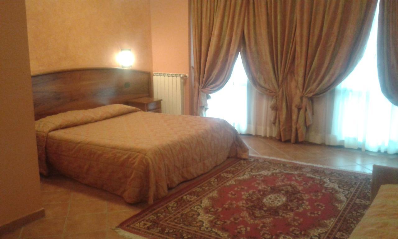 Hotel Cristallo Cerreto Laghi Szoba fotó