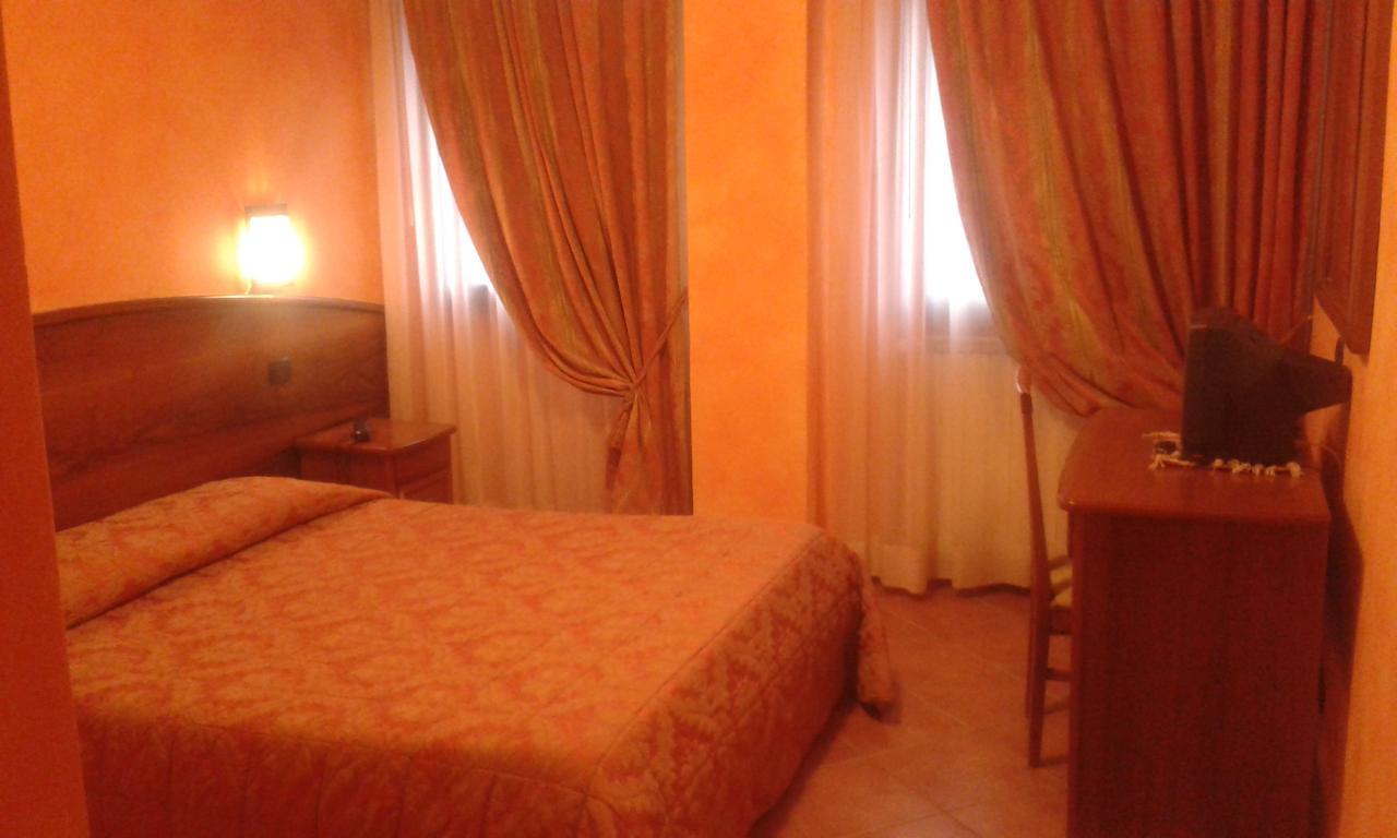 Hotel Cristallo Cerreto Laghi Szoba fotó